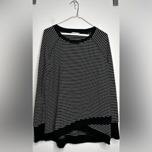 Danskin crew neck sweatshirt. Women’s Large